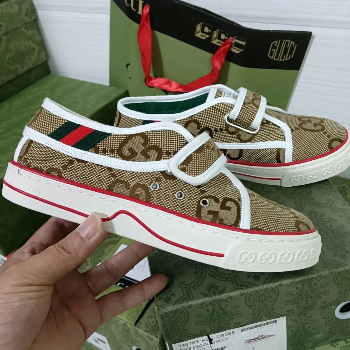 New style magic buckle loafers for couples