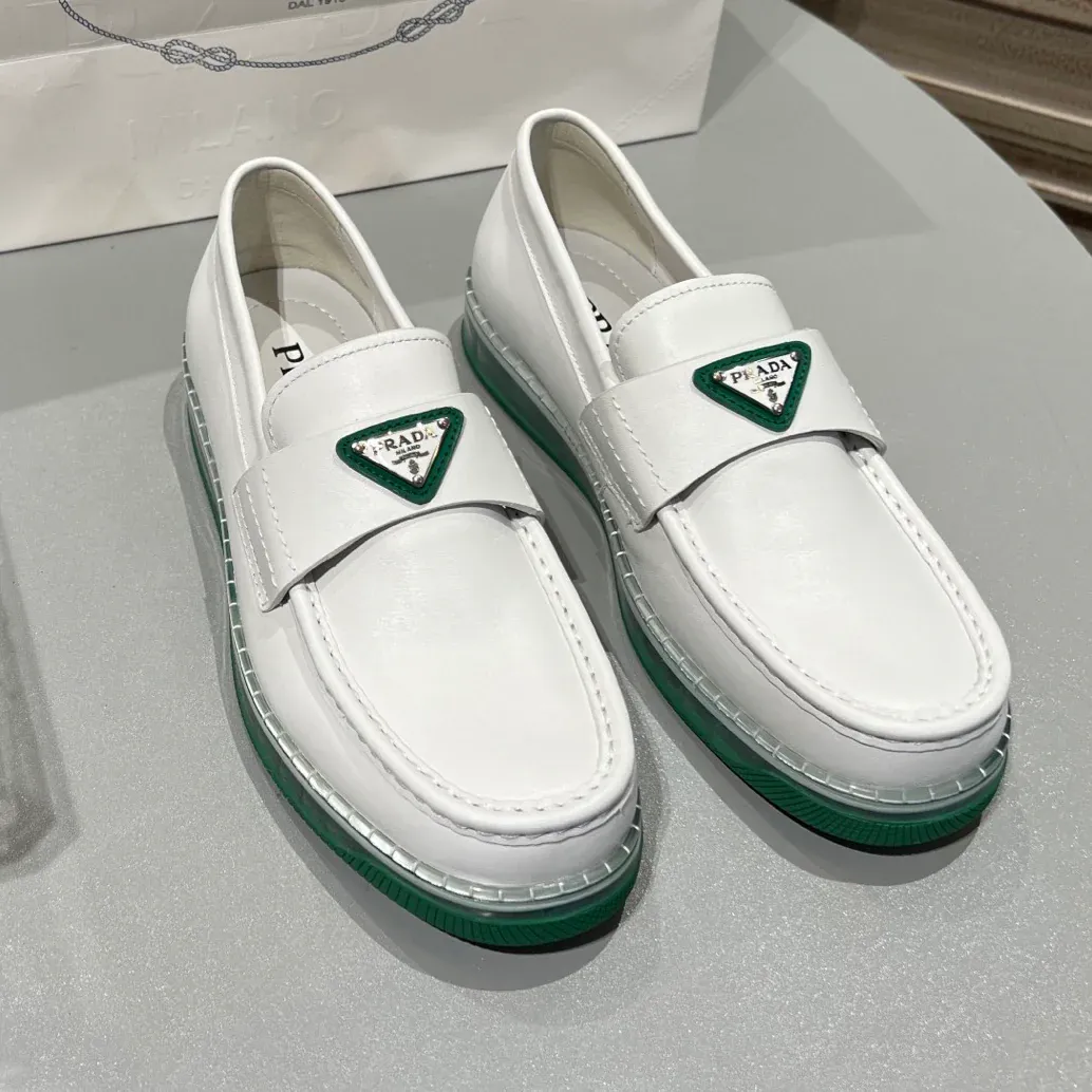 Explosive triangle label air cushion sole loafers