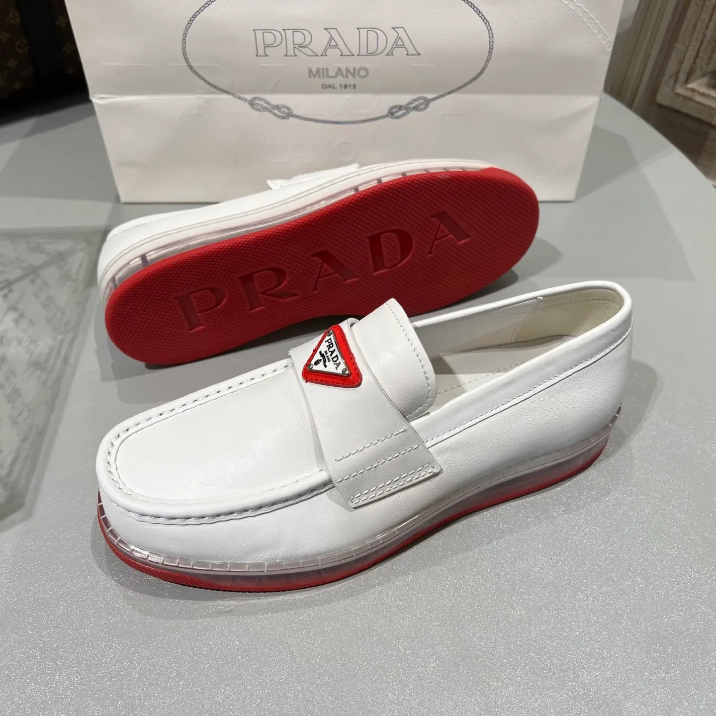 Explosive triangle label air cushion sole loafers