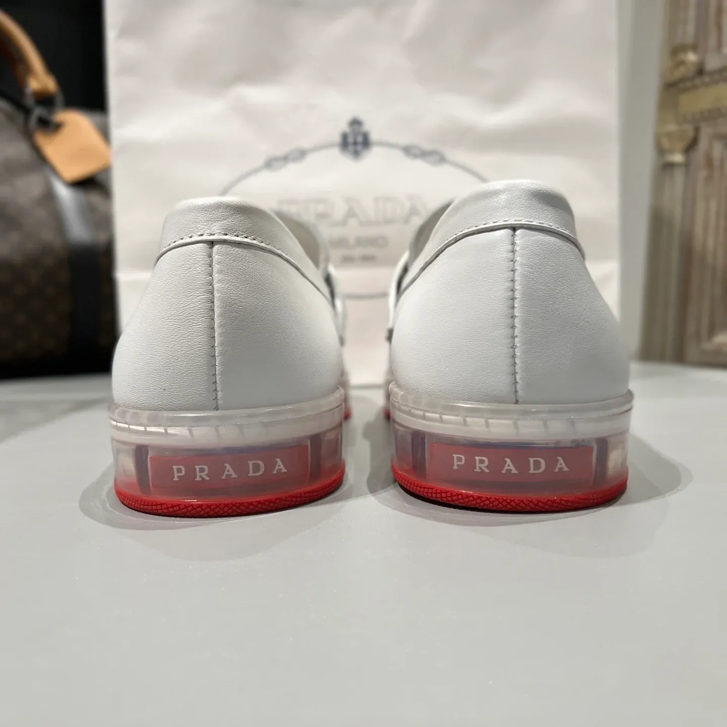 Explosive triangle label air cushion sole loafers