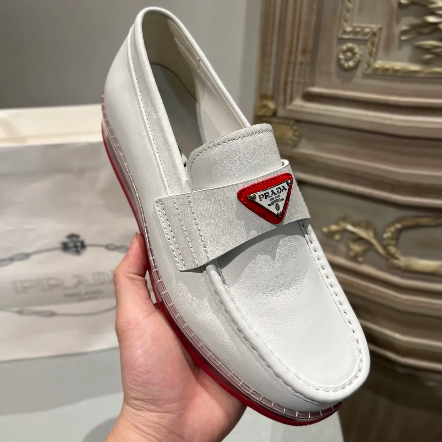 Explosive triangle label air cushion sole loafers