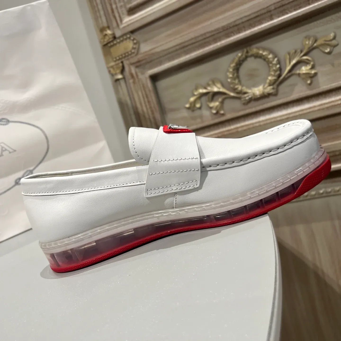 Explosive triangle label air cushion sole loafers