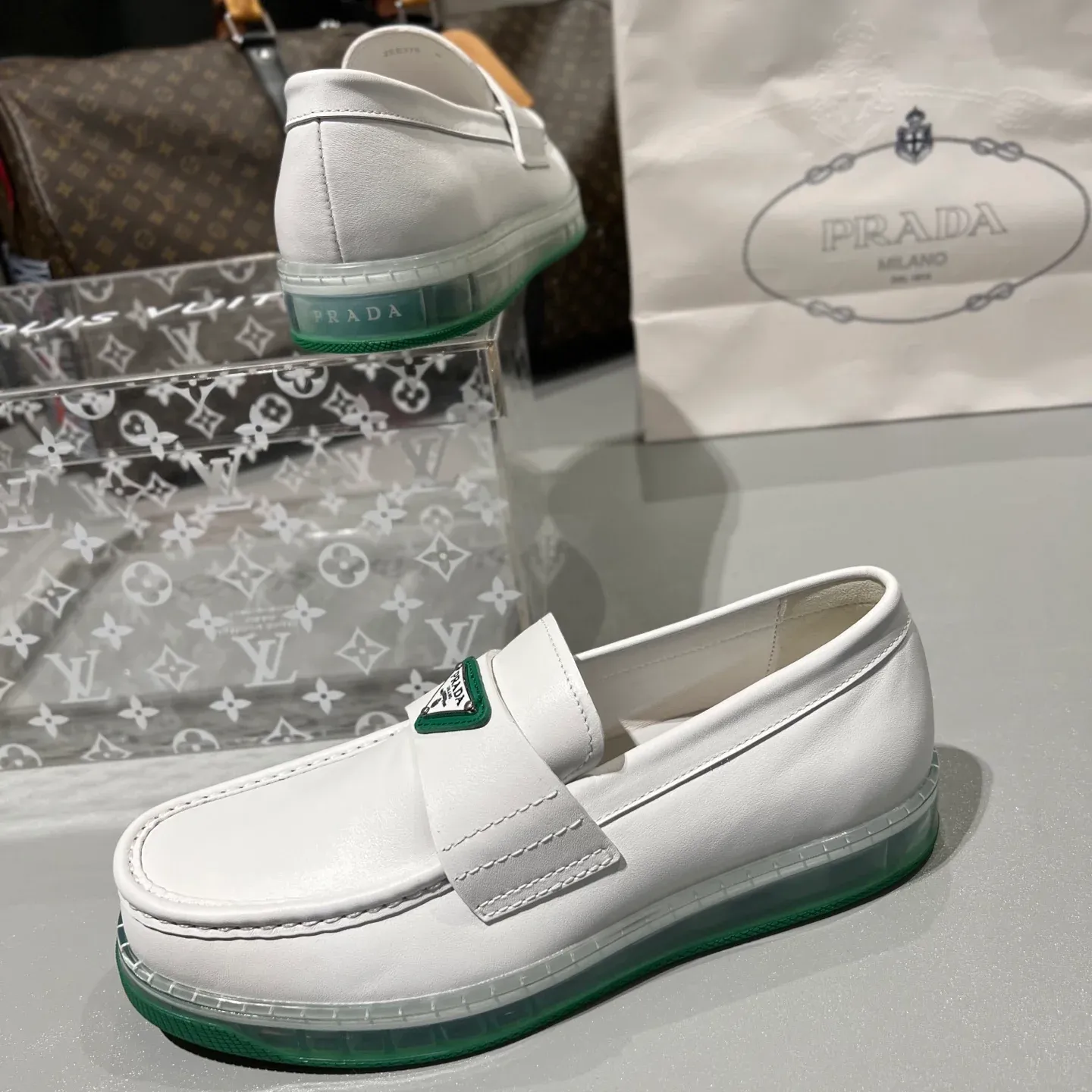 Explosive triangle label air cushion sole loafers