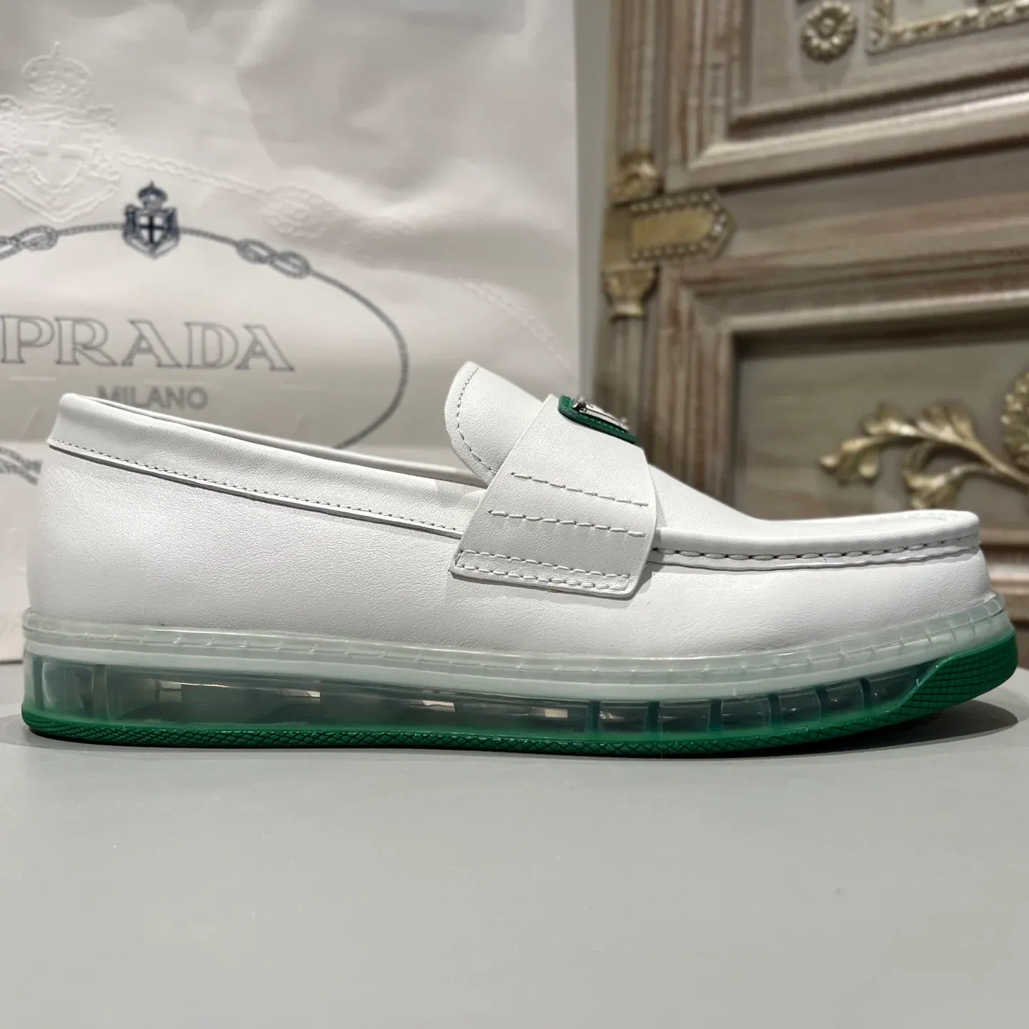 Explosive triangle label air cushion sole loafers