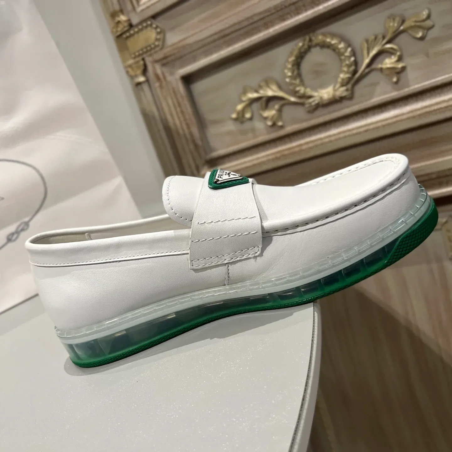 Explosive triangle label air cushion sole loafers