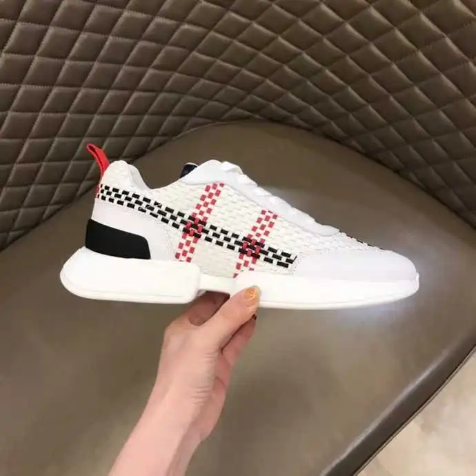 New Fashion and Versatile Sneakers