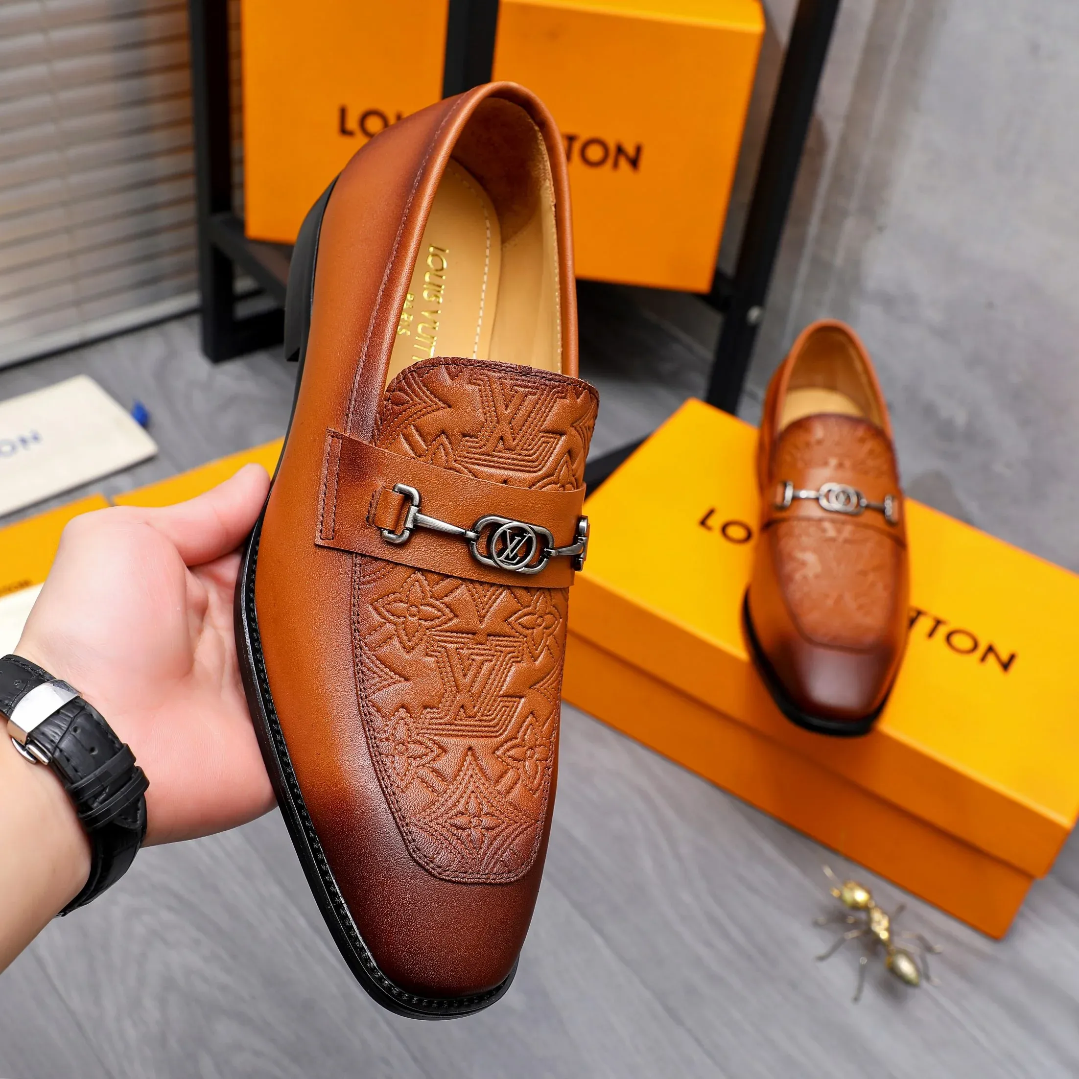 Business formal shoes