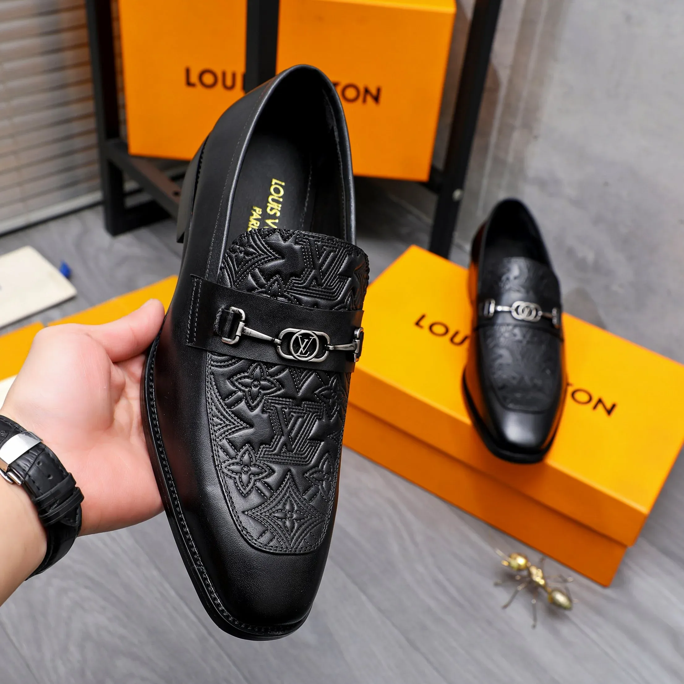 Business formal shoes