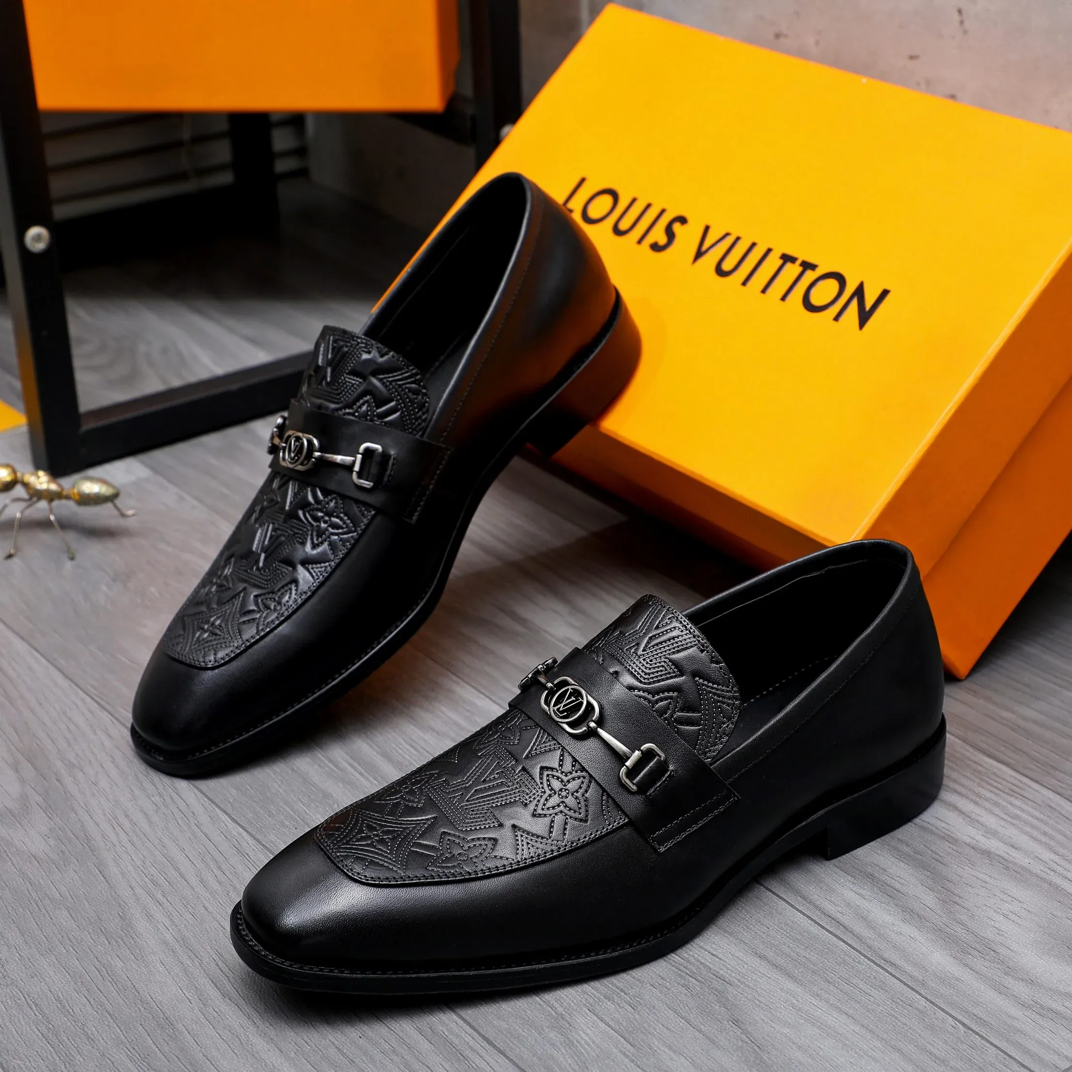 Business formal shoes