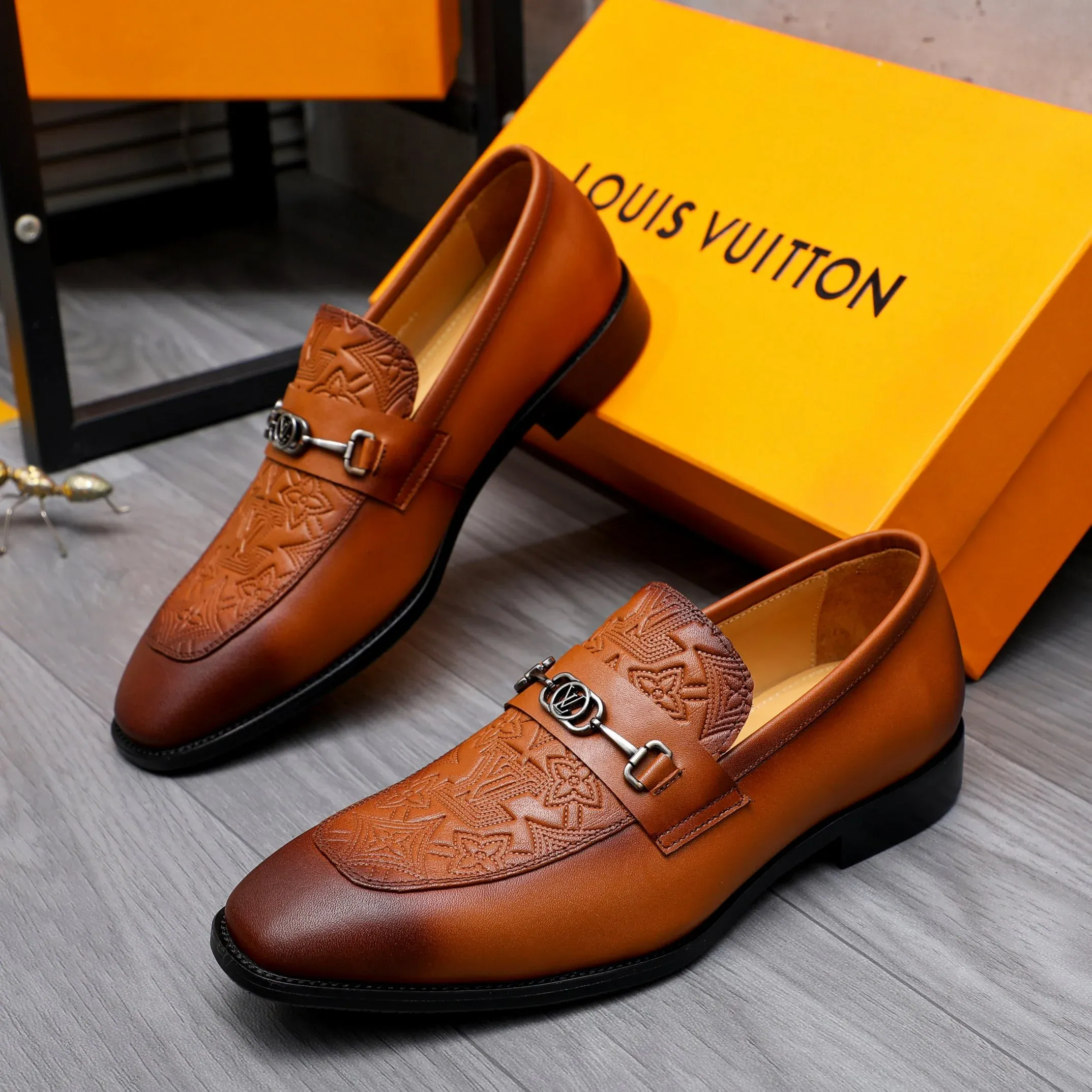 Business formal shoes