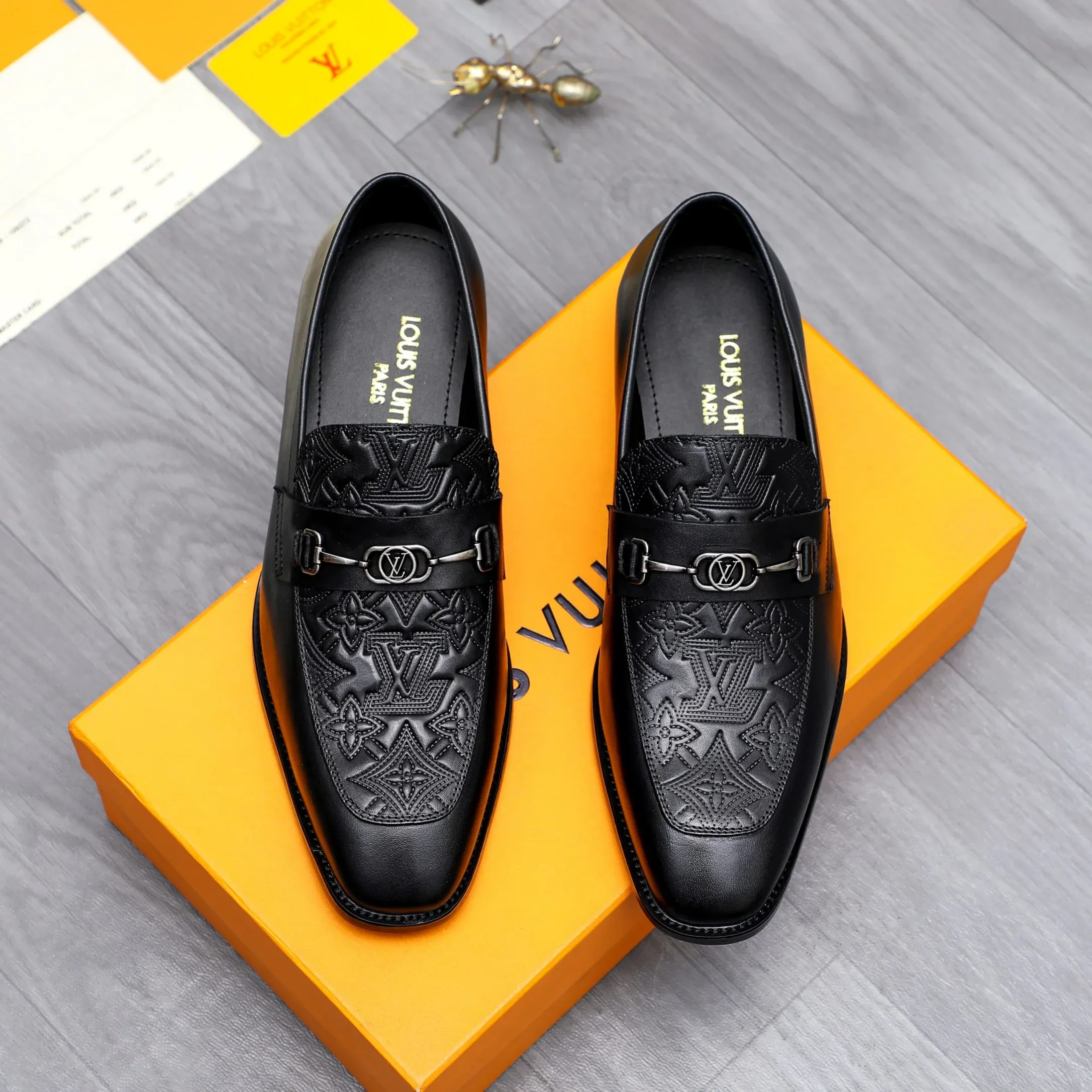 Business formal shoes