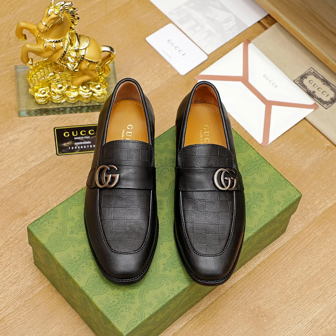 Black handmade men's fashion dress shoes