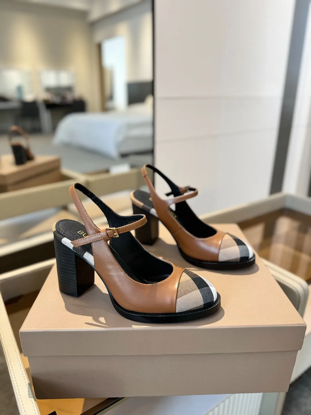 25 Exclusive Vintage Elegant High Heel Sandals