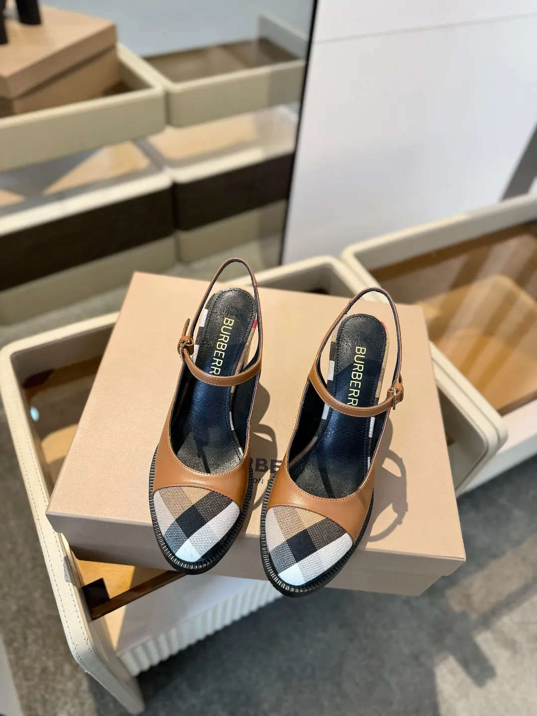 25 Exclusive Vintage Elegant High Heel Sandals