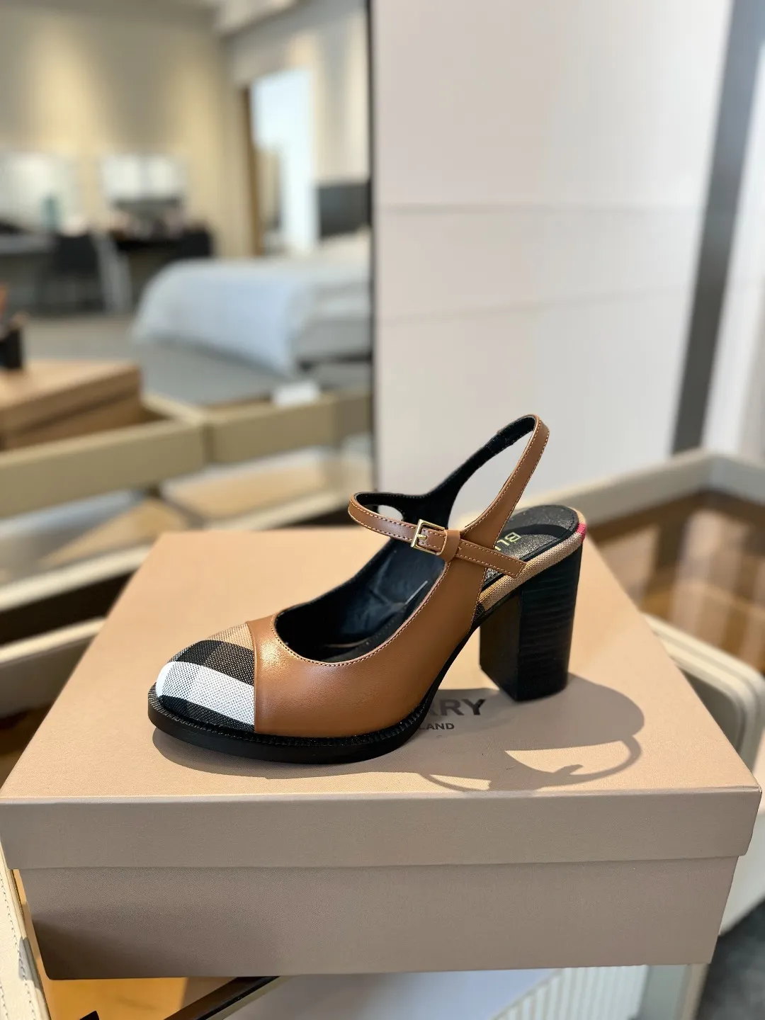 25 Exclusive Vintage Elegant High Heel Sandals