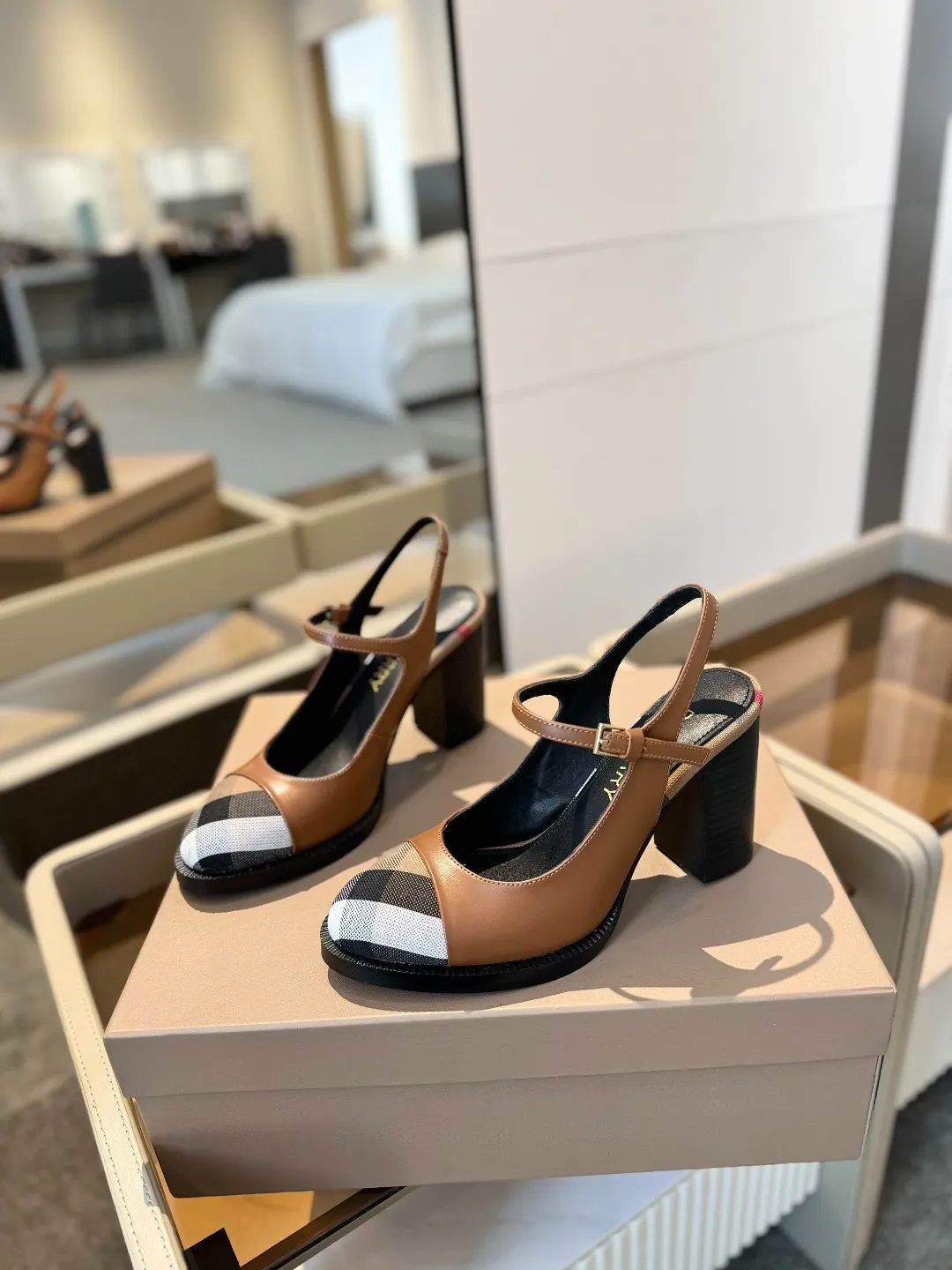 25 Exclusive Vintage Elegant High Heel Sandals