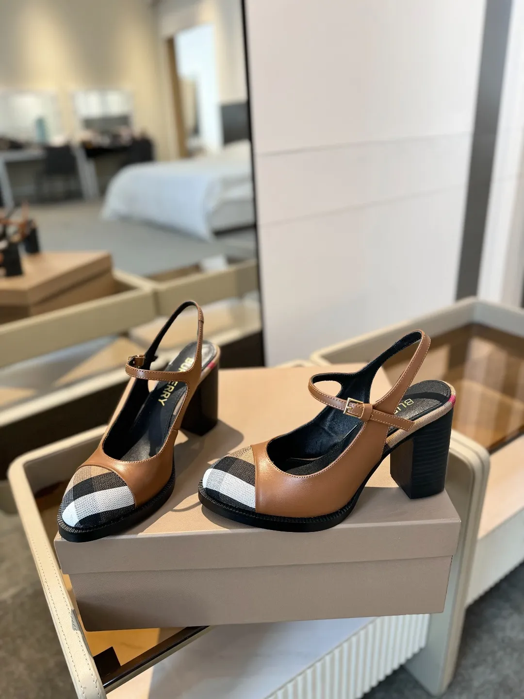 25 Exclusive Vintage Elegant High Heel Sandals