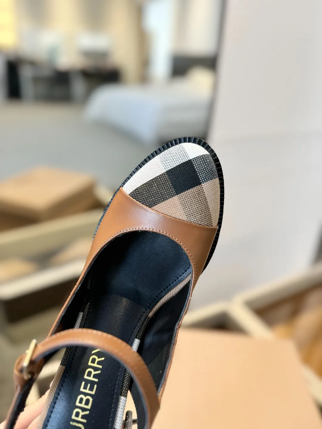 25 Exclusive Vintage Elegant High Heel Sandals