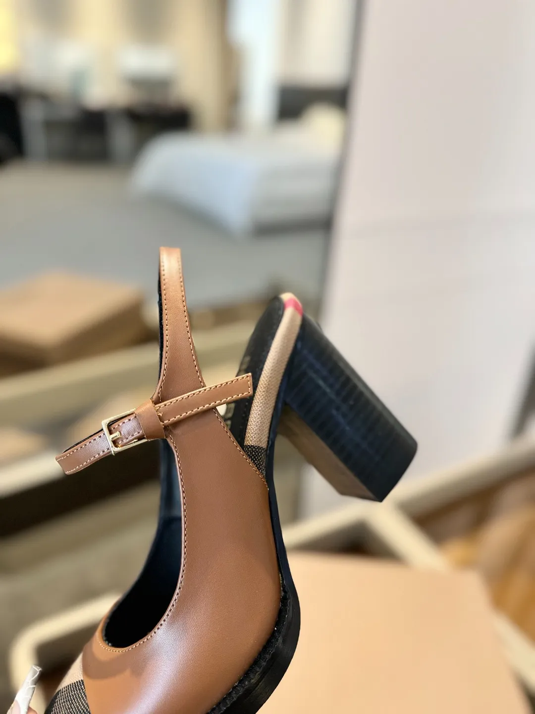 25 Exclusive Vintage Elegant High Heel Sandals