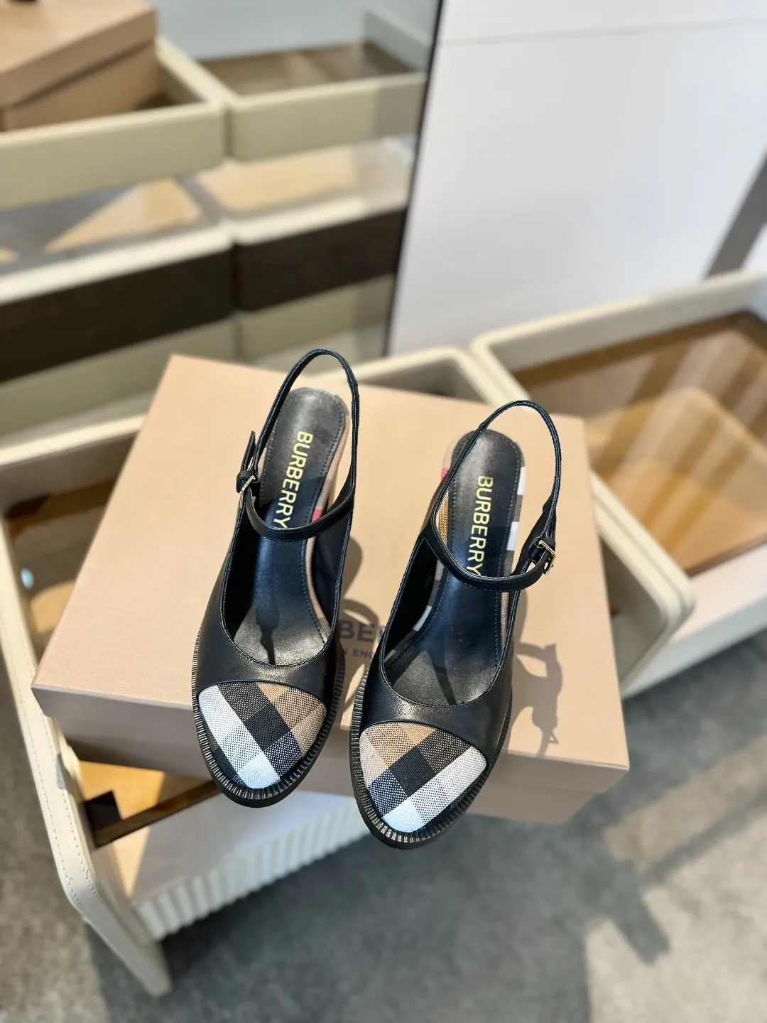 25 Exclusive Vintage Elegant High Heel Sandals