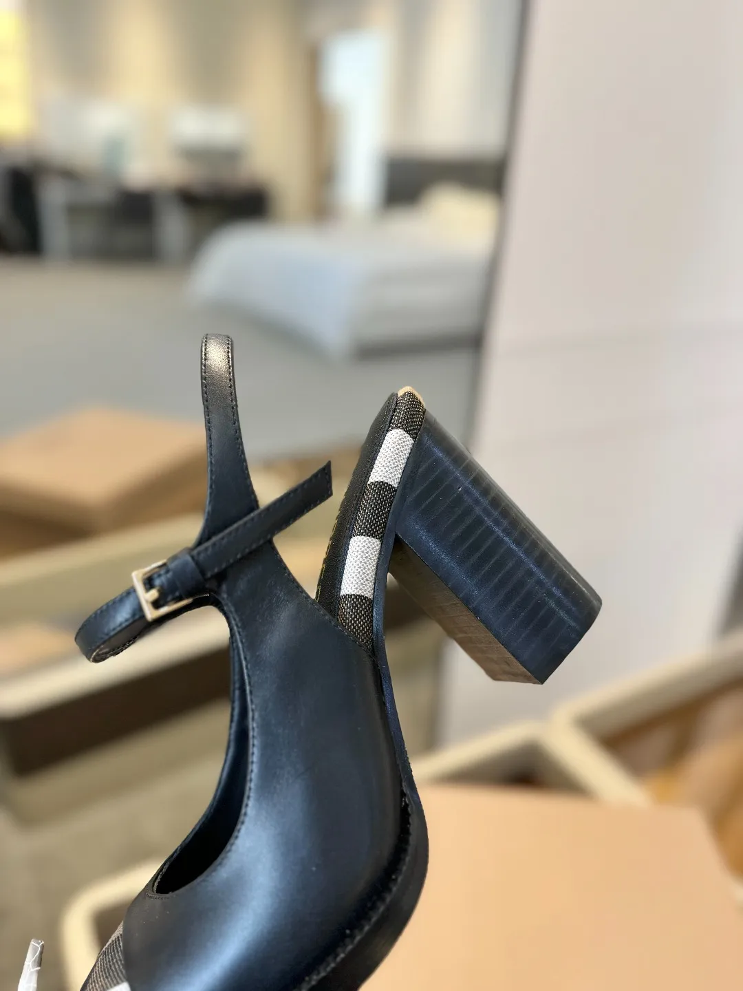 25 Exclusive Vintage Elegant High Heel Sandals