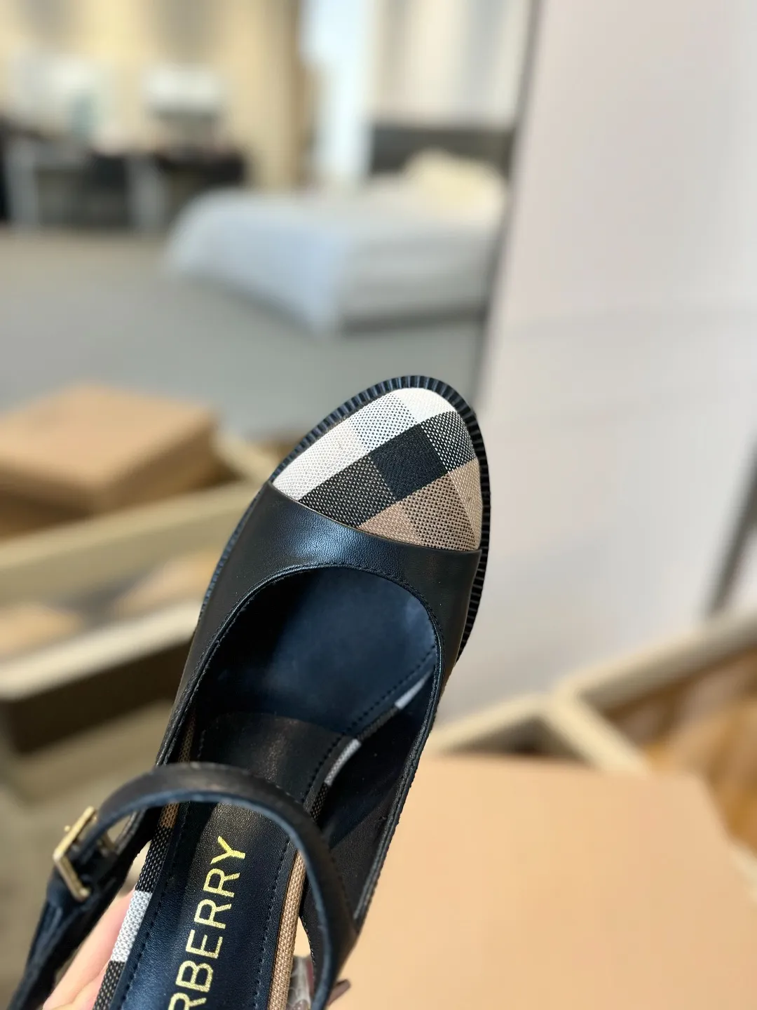 25 Exclusive Vintage Elegant High Heel Sandals