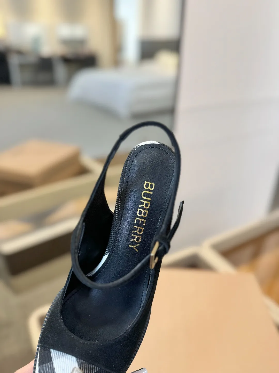 25 Exclusive Vintage Elegant High Heel Sandals