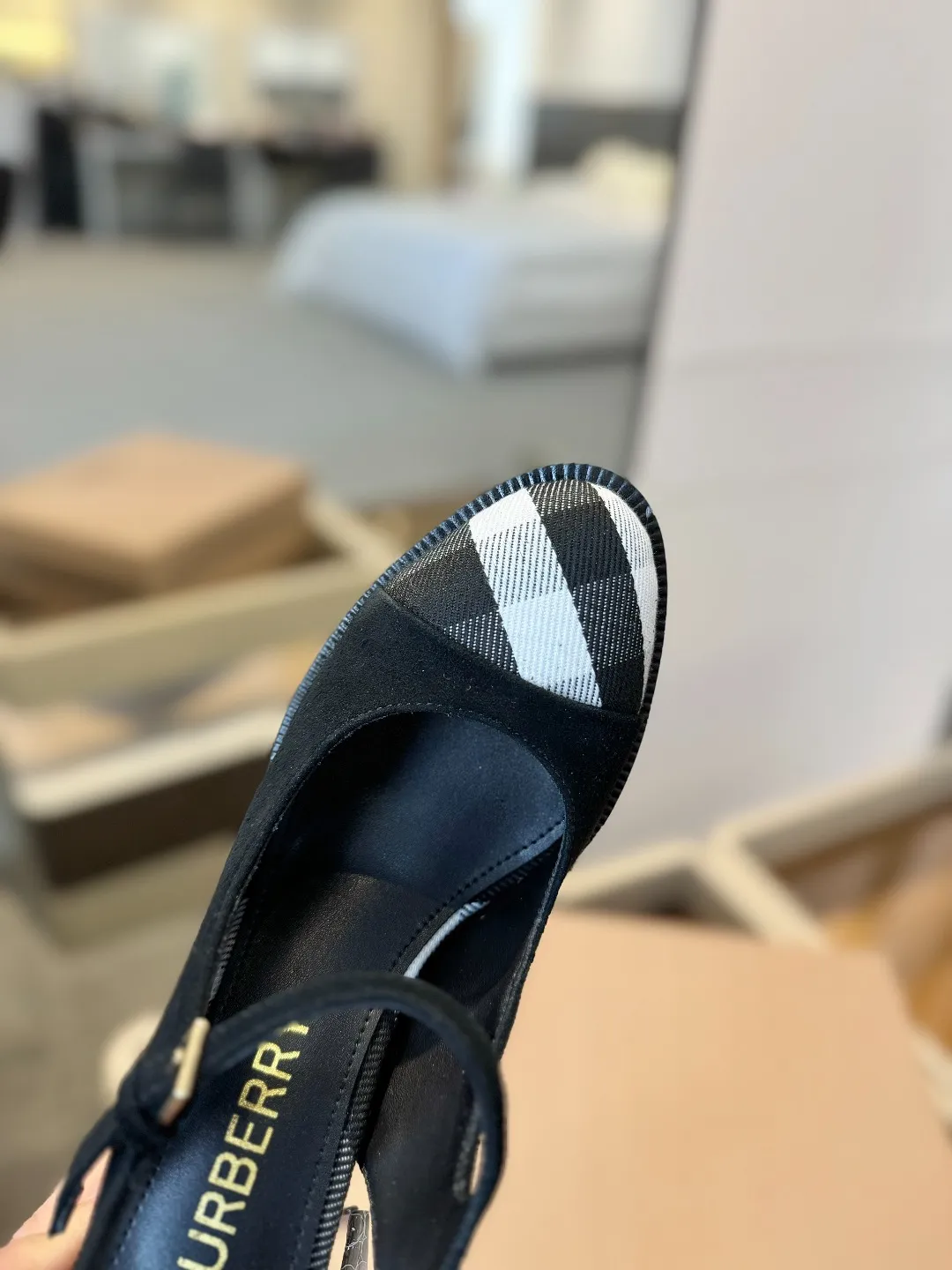 25 Exclusive Vintage Elegant High Heel Sandals