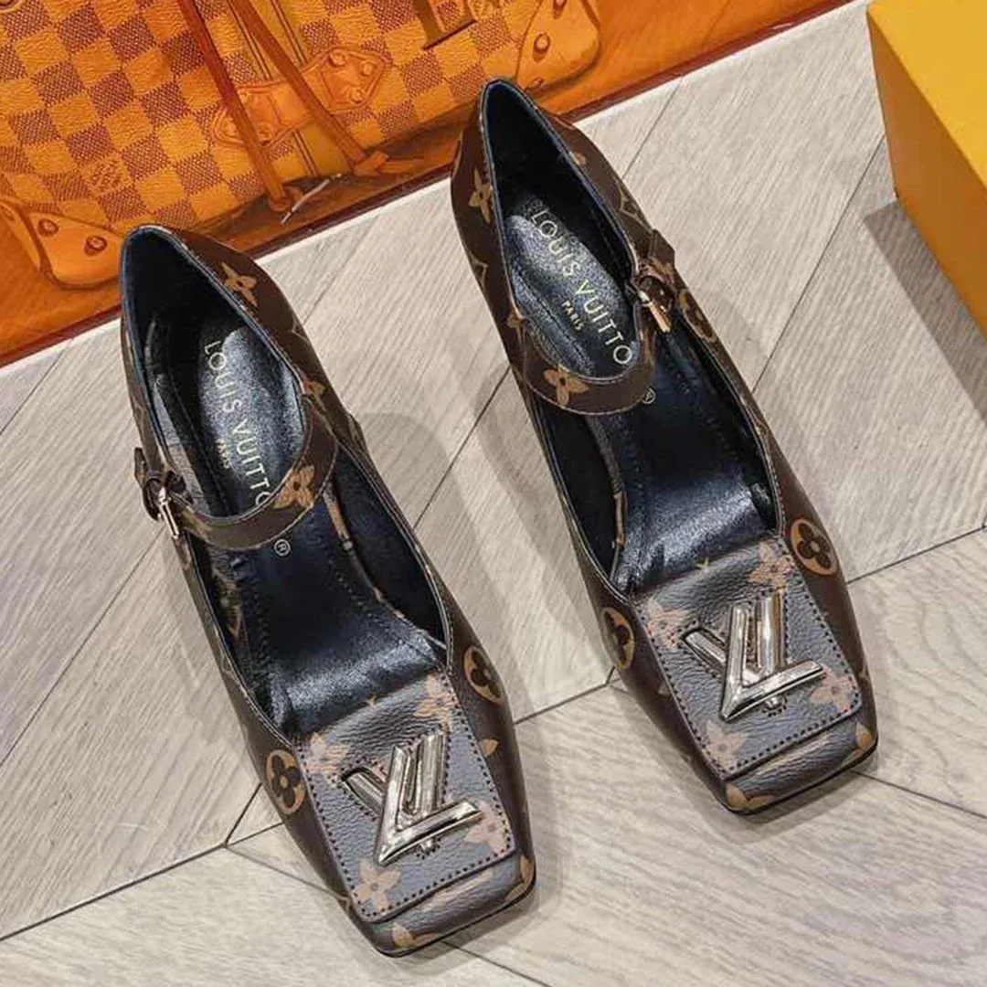 New fashionable and versatile thick heel high heels