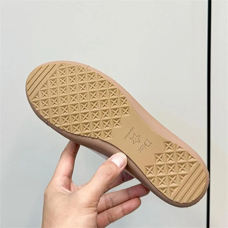 Lucky Sneaker Nude Satin