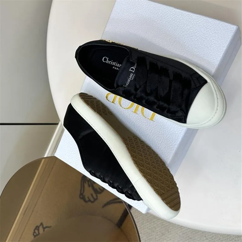 Lucky Sneaker Nude Satin