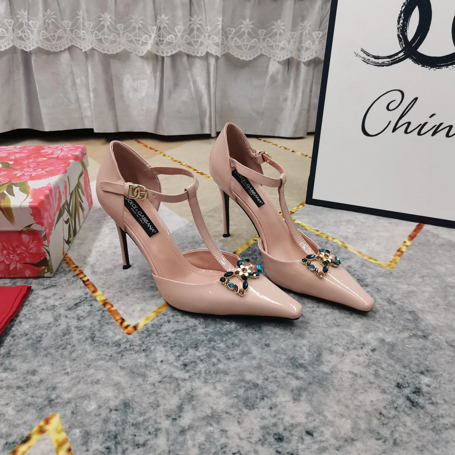 New rhinestone buckle fine high-heeled sandals