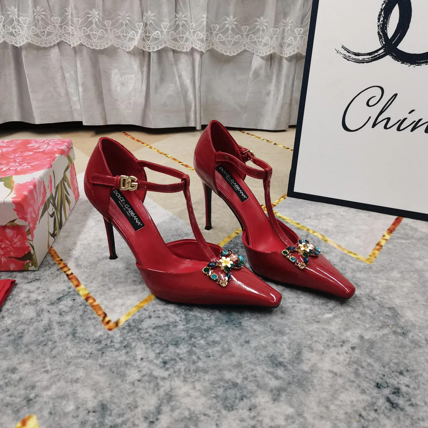 New rhinestone buckle fine high-heeled sandals