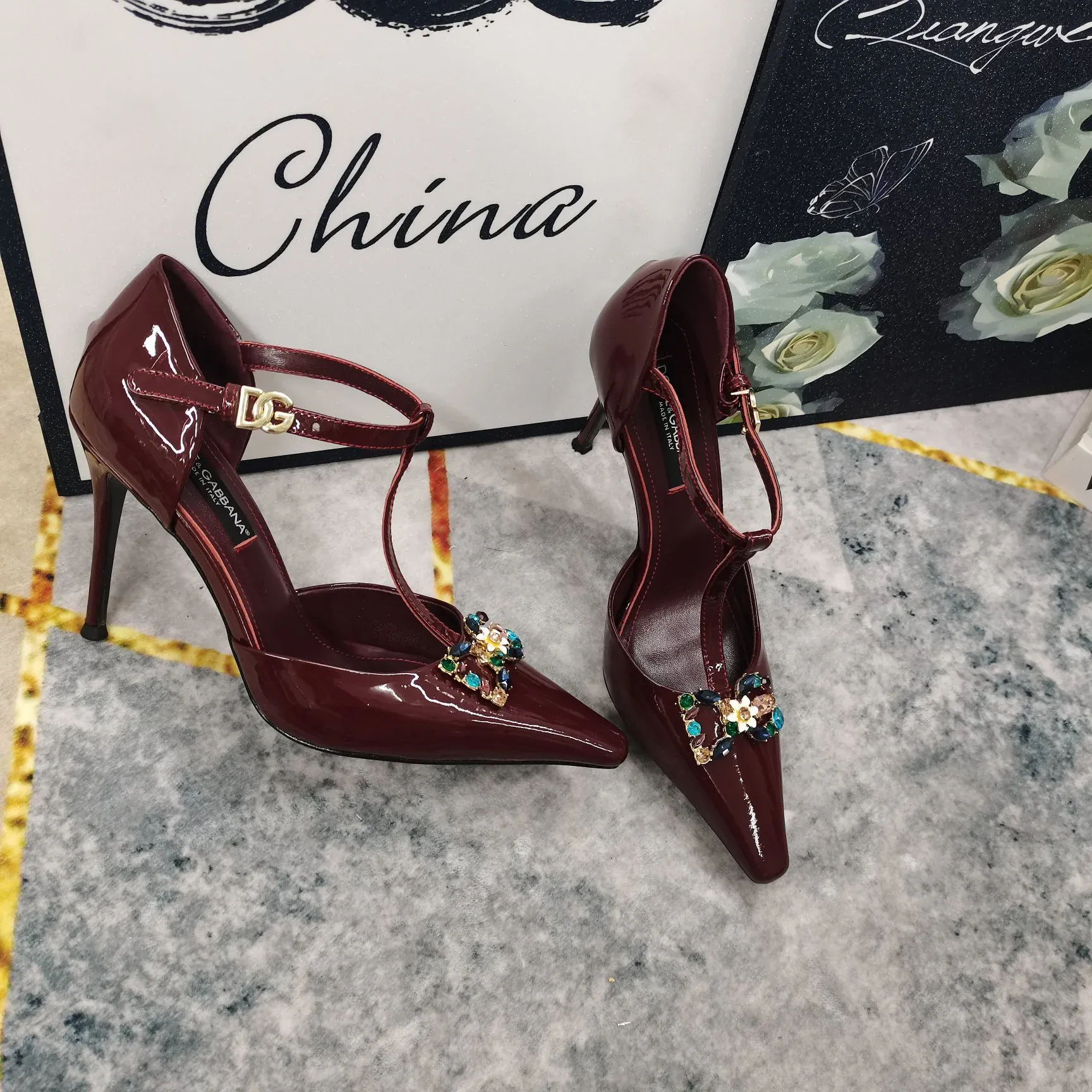 New rhinestone buckle fine high-heeled sandals