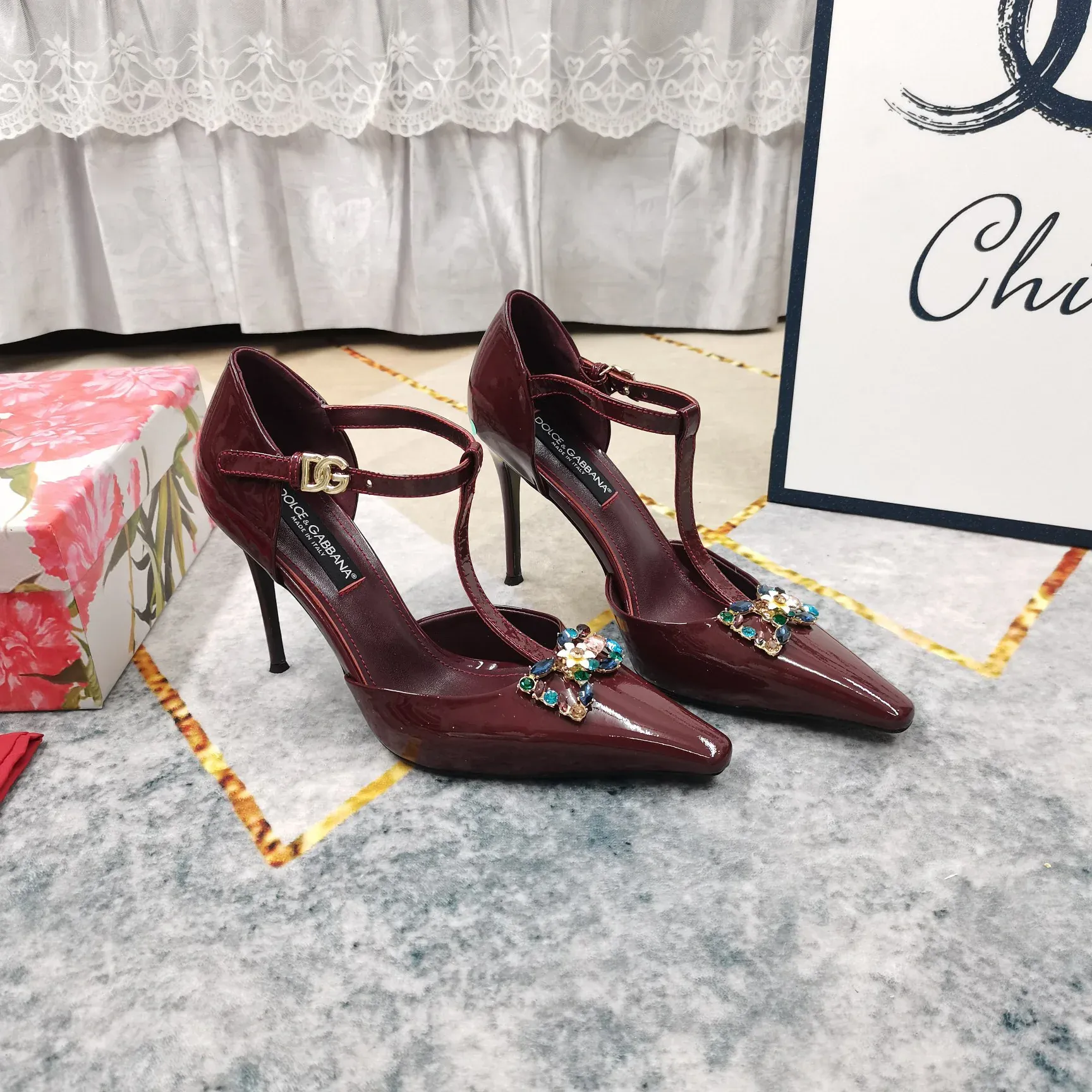 New rhinestone buckle fine high-heeled sandals