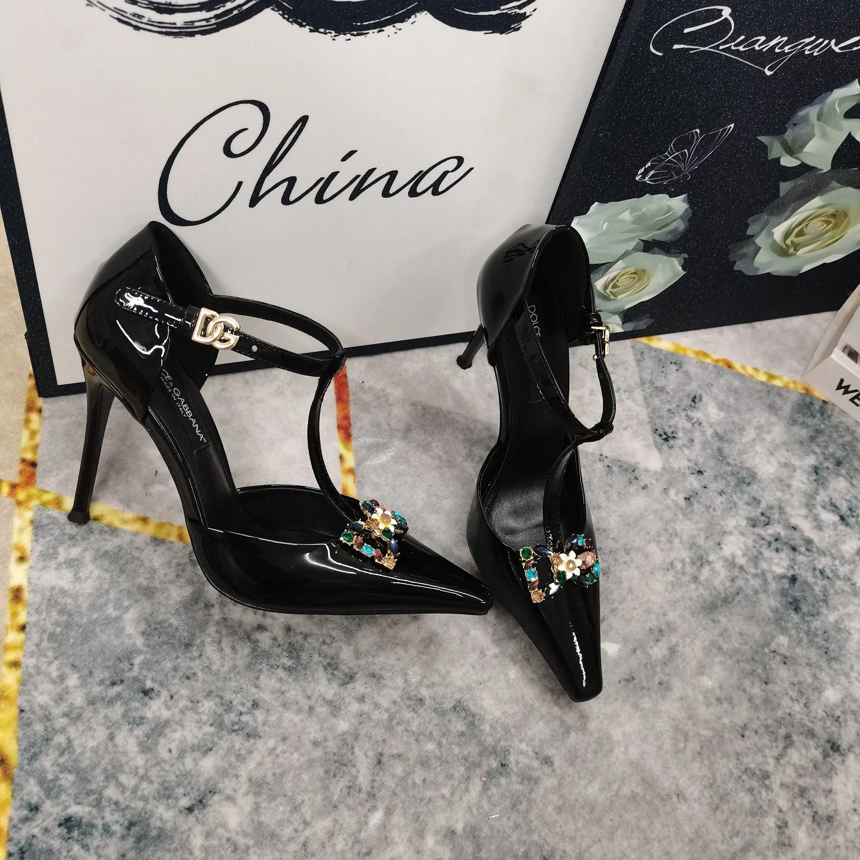 New rhinestone buckle fine high-heeled sandals