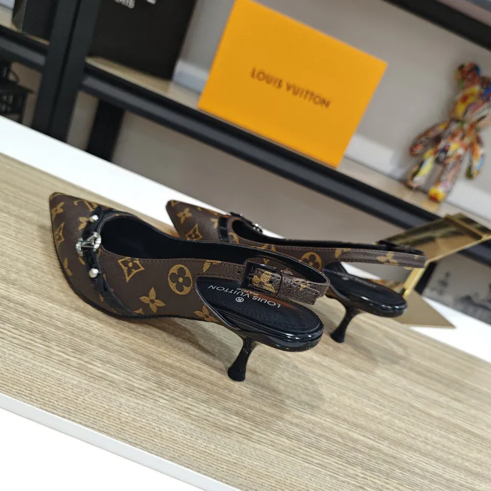 New fashion high heel sandals