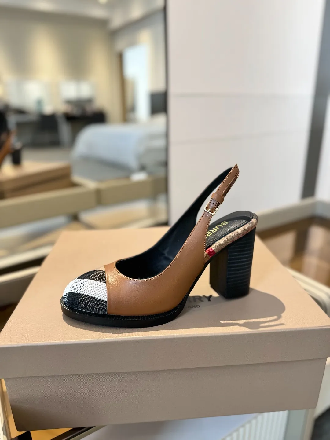 25 Exclusive Vintage Elegant High Heel Sandals