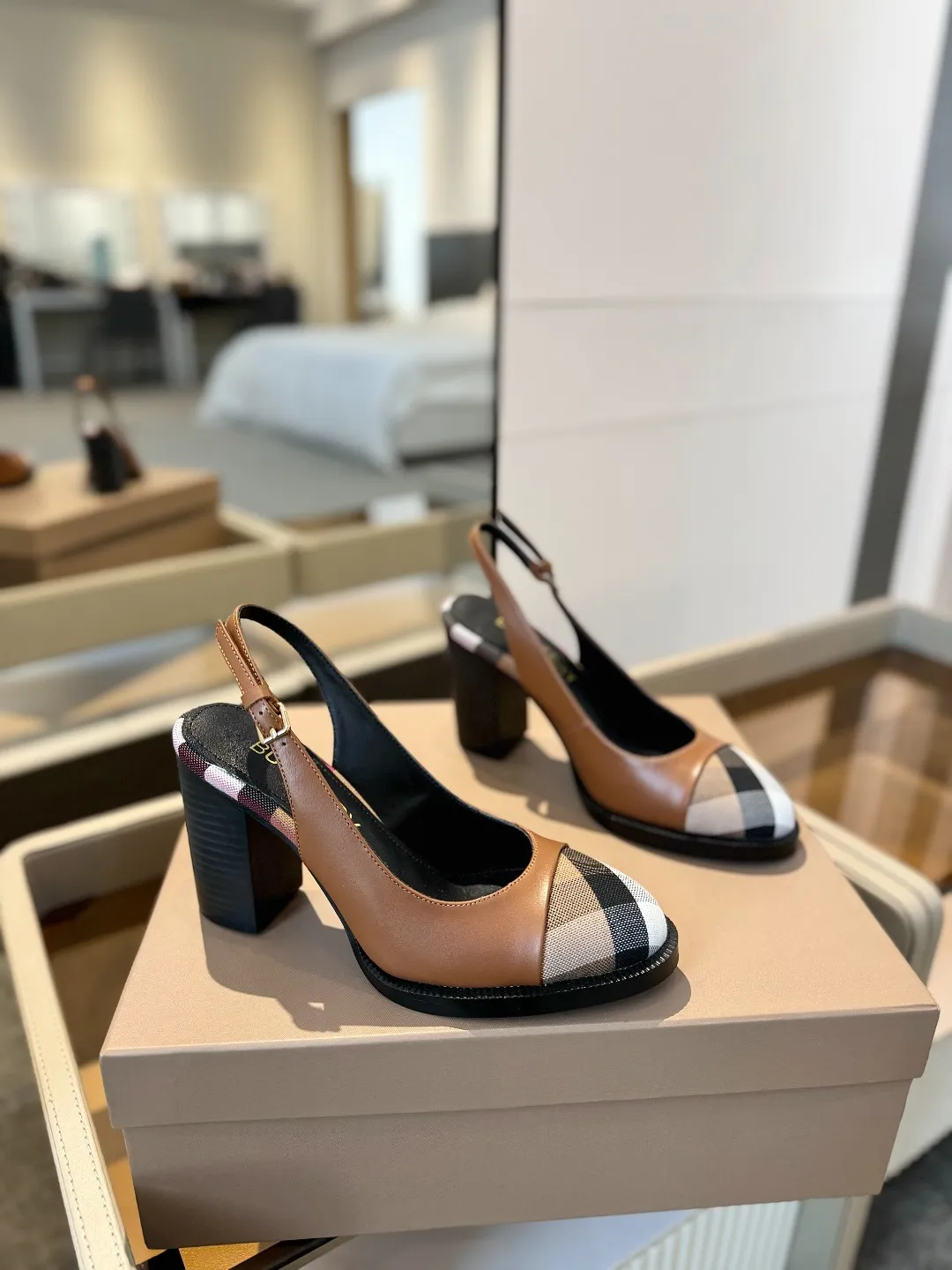 25 Exclusive Vintage Elegant High Heel Sandals