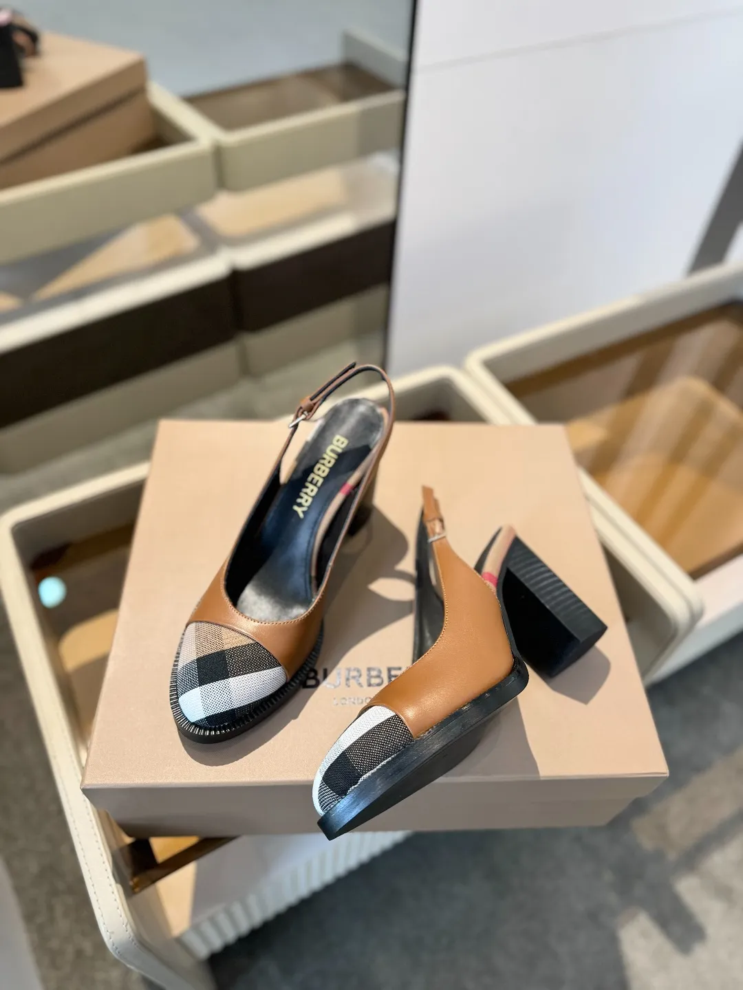 25 Exclusive Vintage Elegant High Heel Sandals