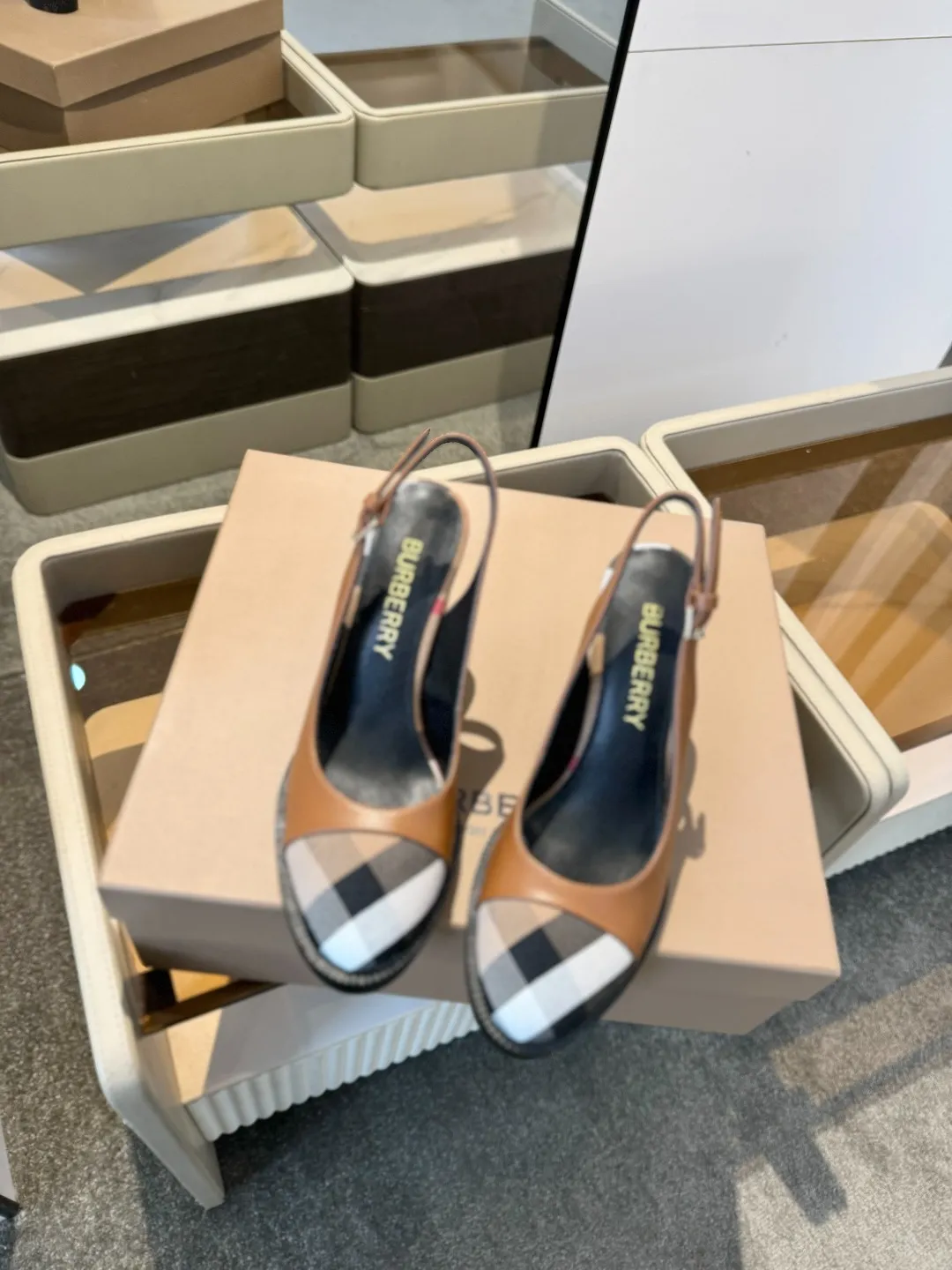 25 Exclusive Vintage Elegant High Heel Sandals