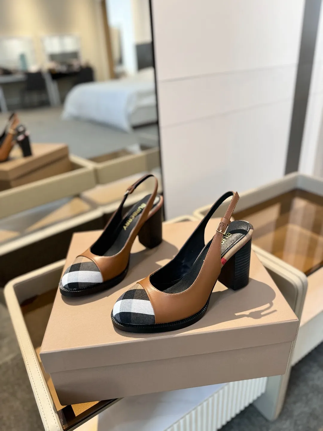 25 Exclusive Vintage Elegant High Heel Sandals