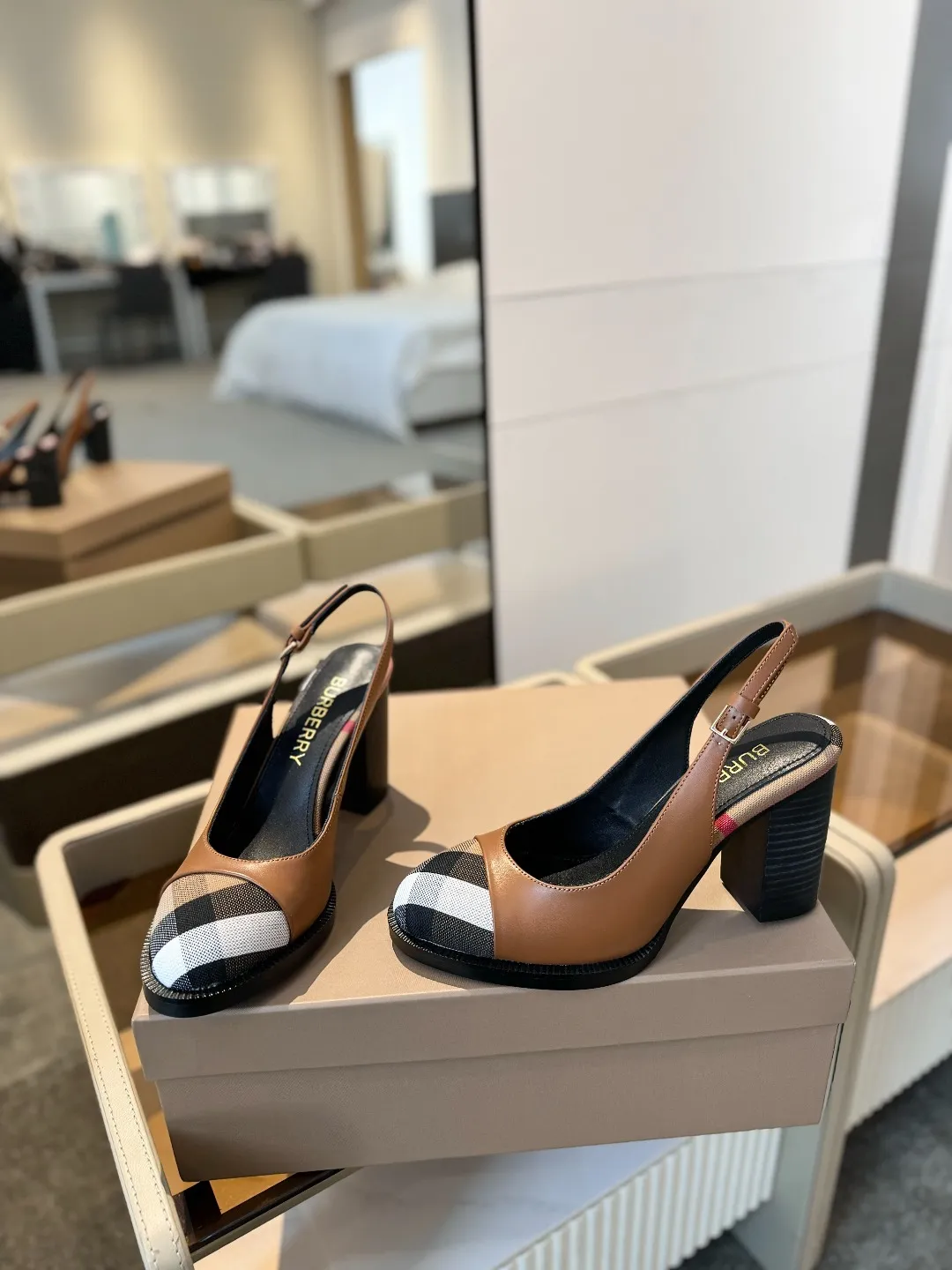 25 Exclusive Vintage Elegant High Heel Sandals