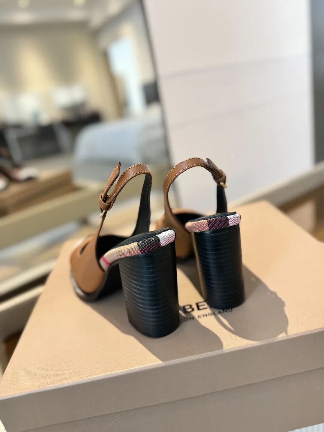 25 Exclusive Vintage Elegant High Heel Sandals