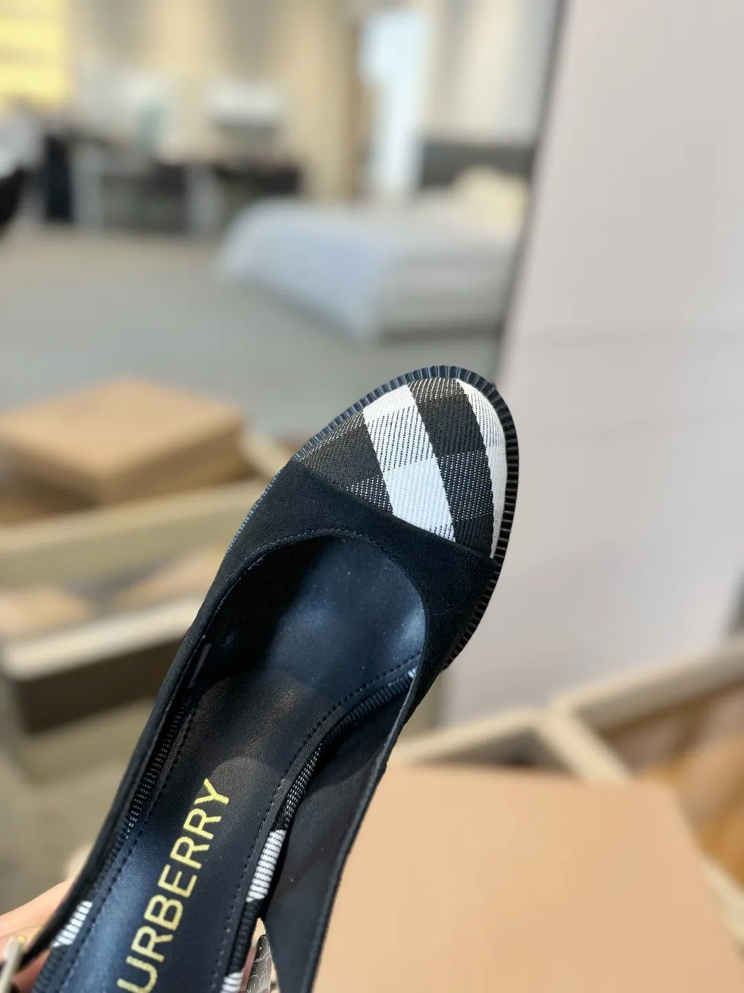 25 Exclusive Vintage Elegant High Heel Sandals