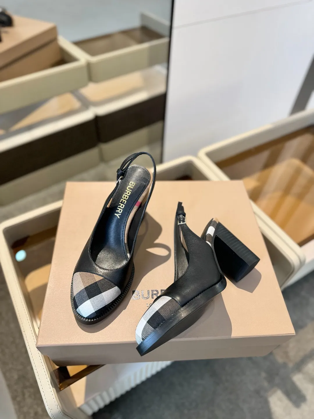 25 Exclusive Vintage Elegant High Heel Sandals