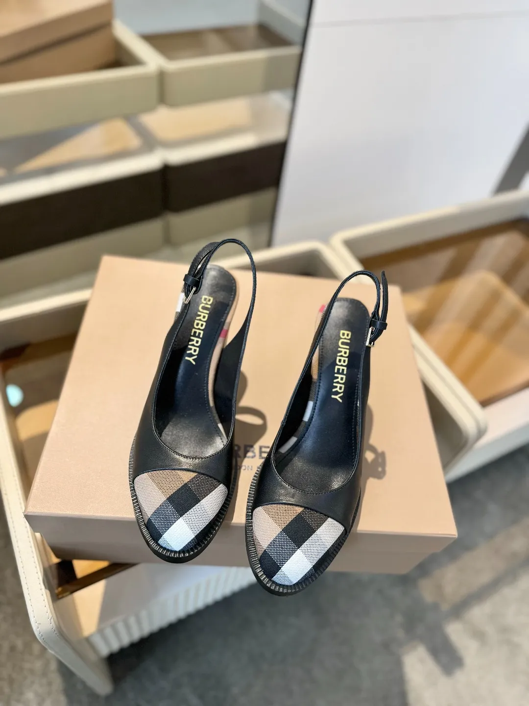 25 Exclusive Vintage Elegant High Heel Sandals