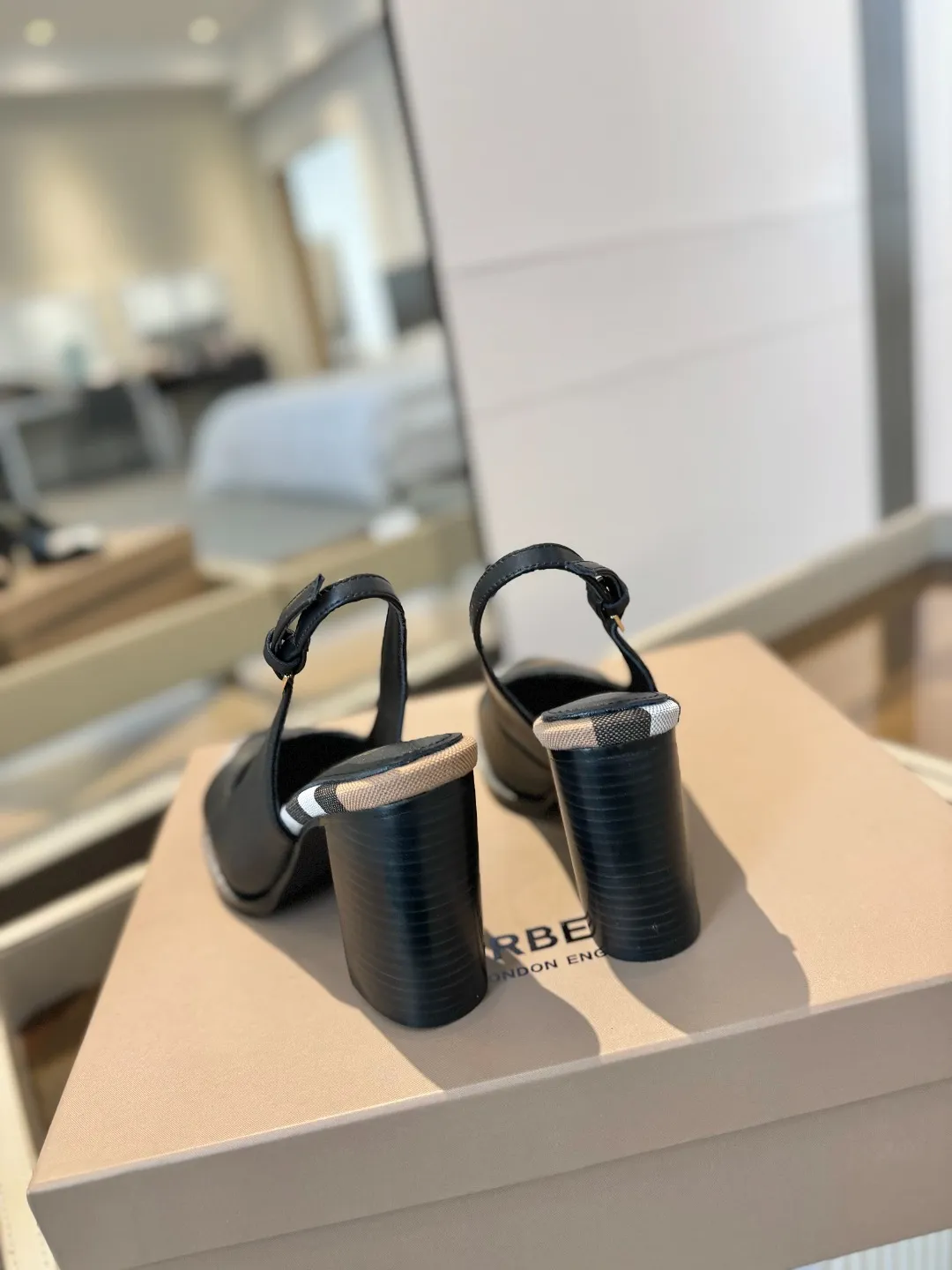 25 Exclusive Vintage Elegant High Heel Sandals