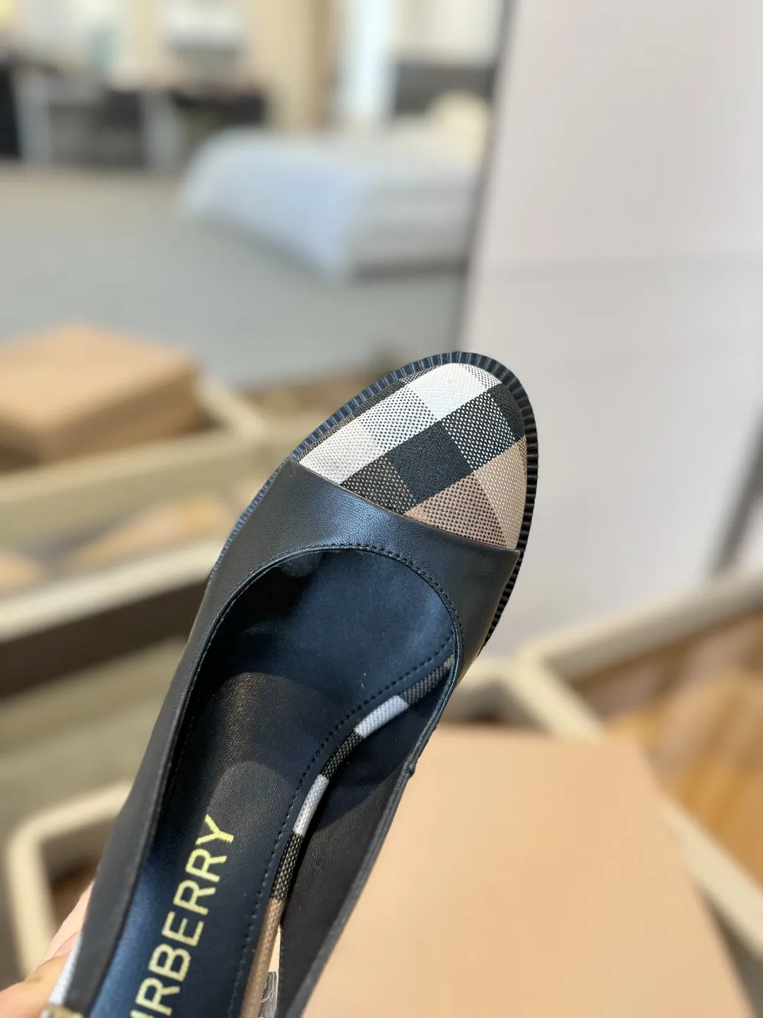 25 Exclusive Vintage Elegant High Heel Sandals