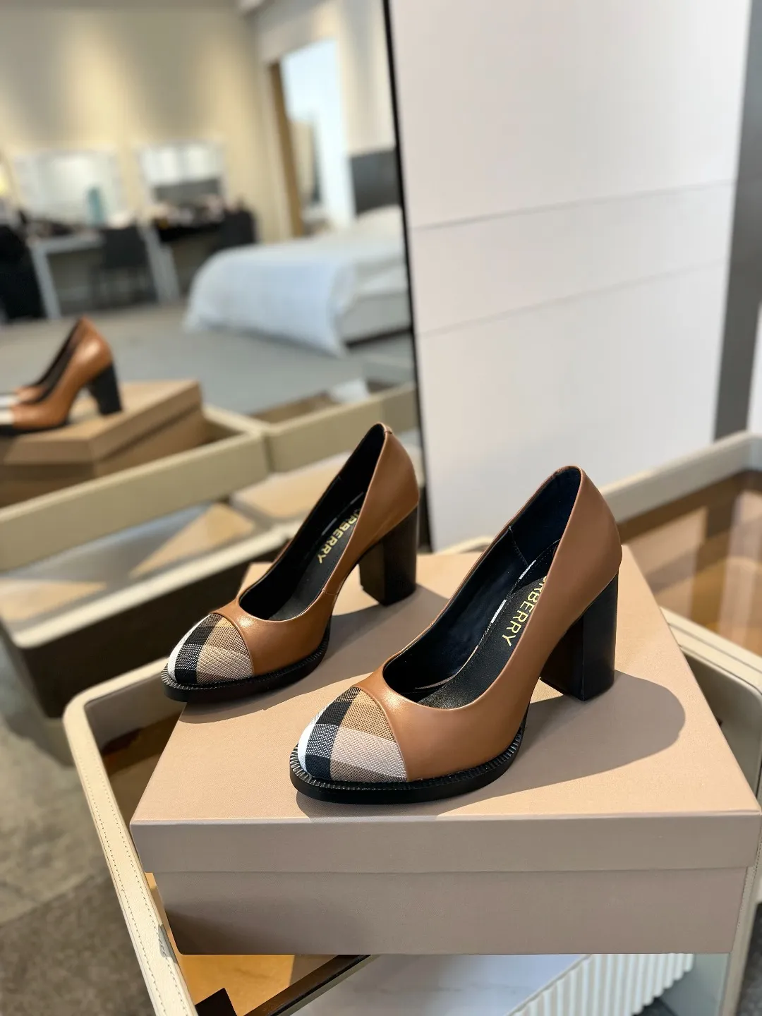 25 Exclusive Vintage Elegant High Heels